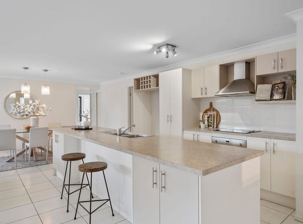 10 Tropical Dr, Forest Lake, Qld 4078