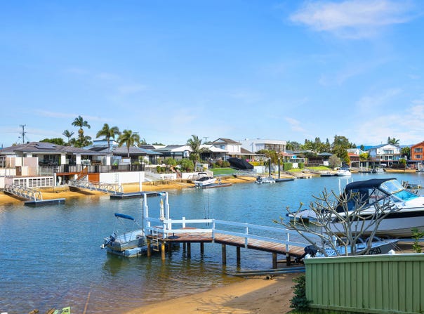 2 Sara Avenue, Broadbeach Waters, Qld 4218