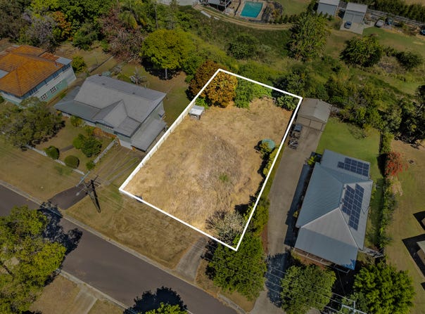 8 Slack Street, North Booval, Qld 4304