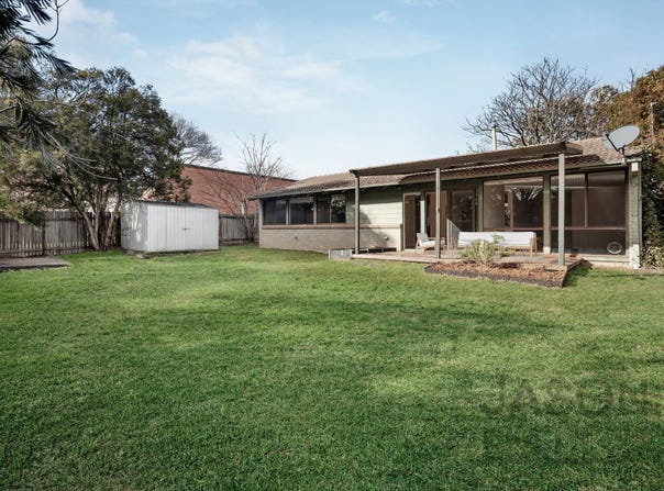 7 Waterfield Place, Charnwood, ACT 2615