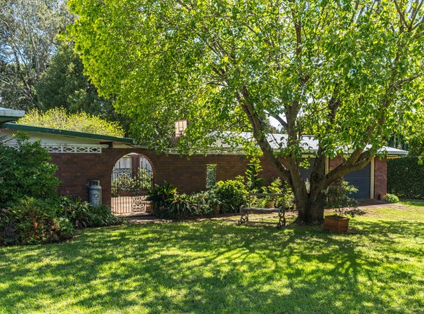 8 Kuhls Road, Highfields, Qld 4352