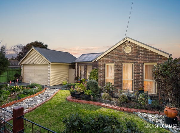 32 GREVILLEA CRESCENT, Hoppers Crossing, Vic 3029