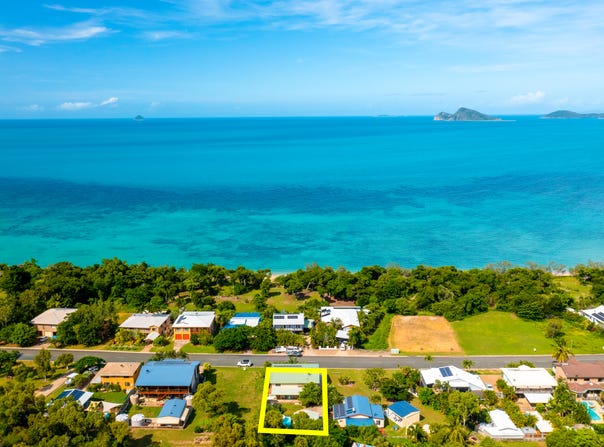 105 Gloucester Avenue, Hideaway Bay, Qld 4800