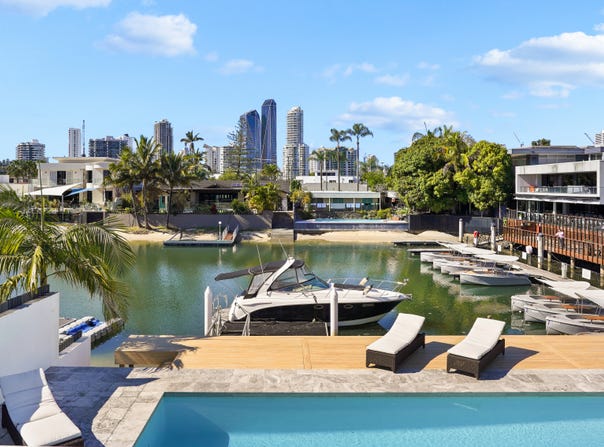 14 Saint Andrews Avenue, Isle Of Capri, Qld 4217