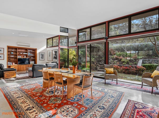 10 Minda Place, Jerrabomberra, NSW 2619