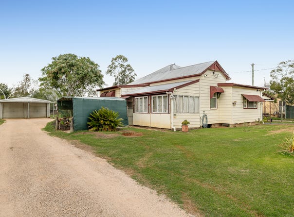 39 Cory Street, Oakey, Qld 4401