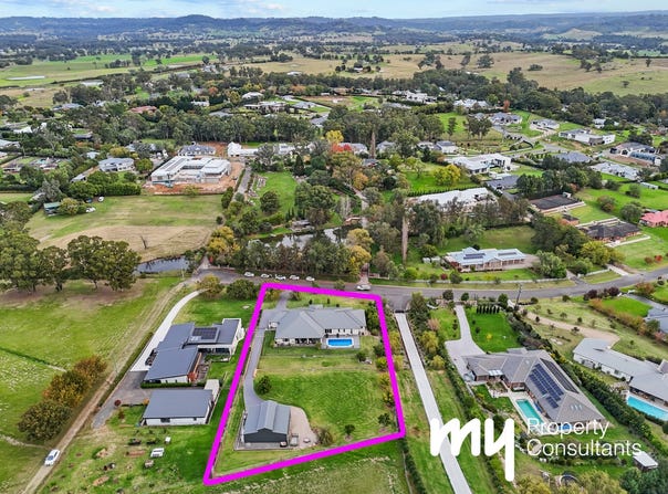 55 Benwerrin Crescent, Grasmere, NSW 2570