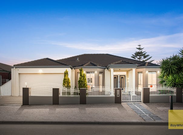18 Nicholson Terrace, Taylors Hill, Vic 3037