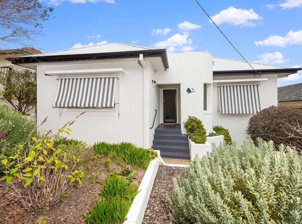 18 Sunshine Avenue, Turvey Park, NSW 2650