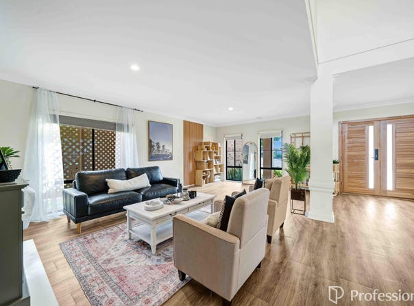 32 Runnymeade Lane, Brookfield, Vic 3338
