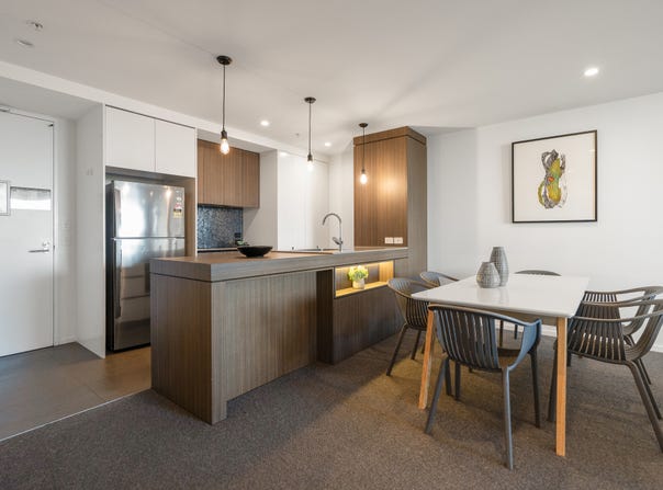 11/31 Queensland Avenue, Broadbeach, Qld 4218