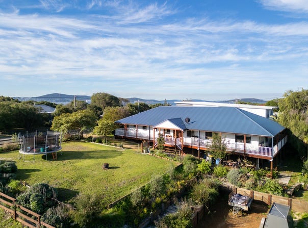 134 Bay View Drive, Little Grove, WA 6330