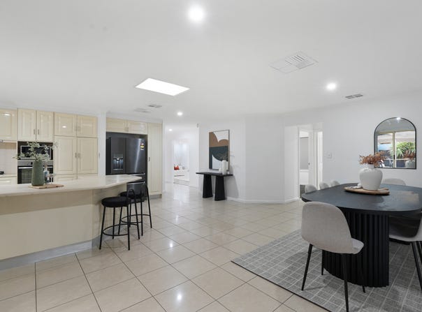 12 Christine Circuit, Craigmore, SA 5114
