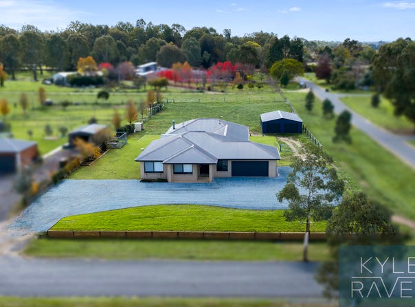 4 Lang Place, Oxley, Vic 3678