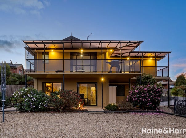 18 Calder Crescent, Blackmans Bay, Tas 7052