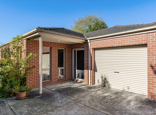 2/1338 Gregory Street, Lake Wendouree, Vic 3350