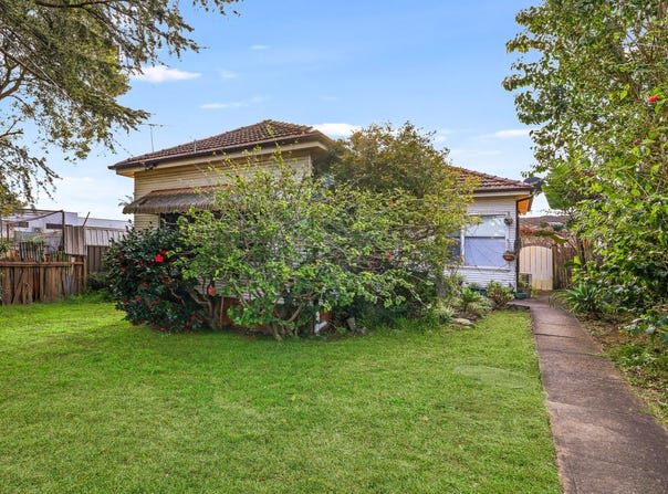 4 Pineview Avenue, Roselands, NSW 2196