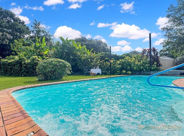 35 Pepperina St, Mooroobool, Qld 4870