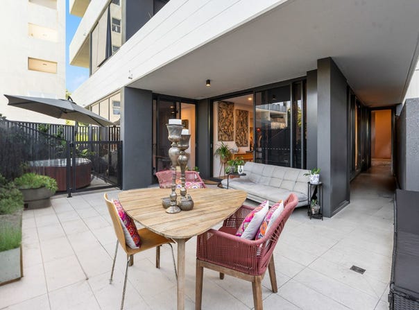 103/110-112 Frank Street, Labrador, Qld 4215