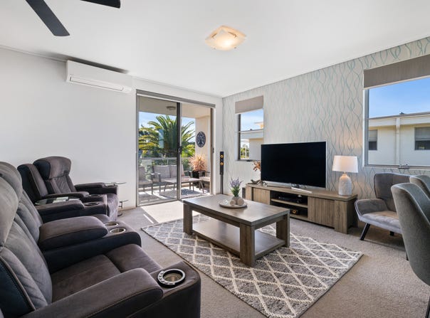 237/64 Sickle Avenue, Hope Island, Qld 4212