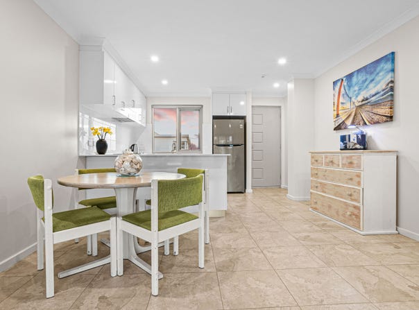 9/70 West Churchill Avenue, Lake Coogee, WA 6166