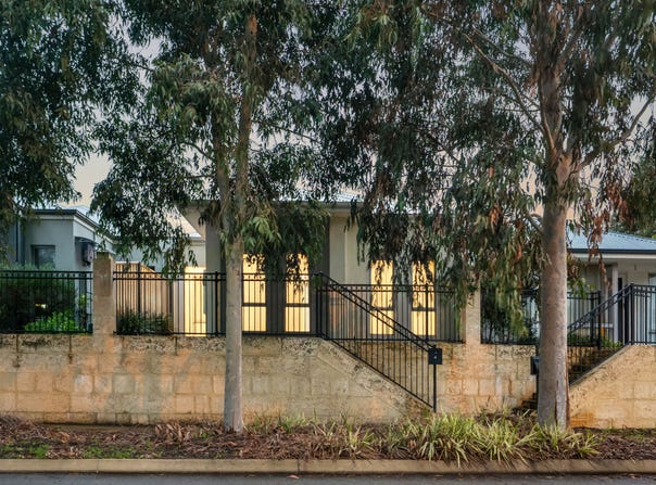 4 Portobello Parade, Wellard, WA 6170