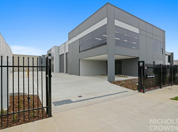 1-4/16 Hampden Road, Cranbourne West, Vic 3977