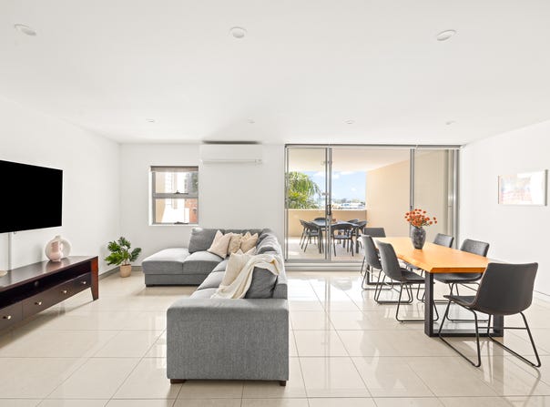 9/83 Marine Parade, Redcliffe, Qld 4020