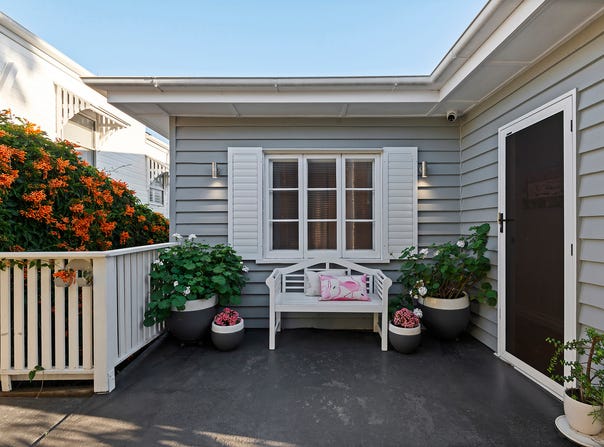 13 Longfellow Street, Norman Park, Qld 4170