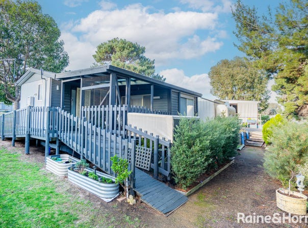 Cabin 30/4 Madsen St, Hindmarsh Island, SA 5214