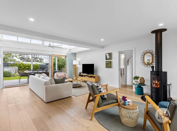 16 Parer Street, Mount Martha, Vic 3934