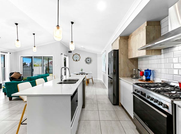 24 Peppermint Circuit, Nikenbah, Qld 4655