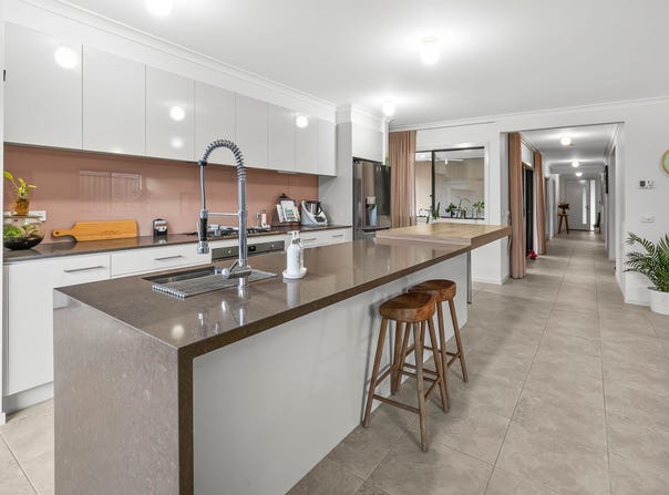 5 Narrandera Circuit, Armstrong Creek, Vic 3217