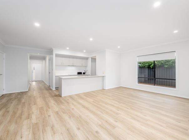 7A VICKERS STREET, Kialla, Vic 3631
