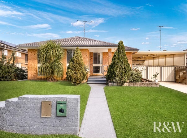 17 Macbeth Grove, St Clair, NSW 2759