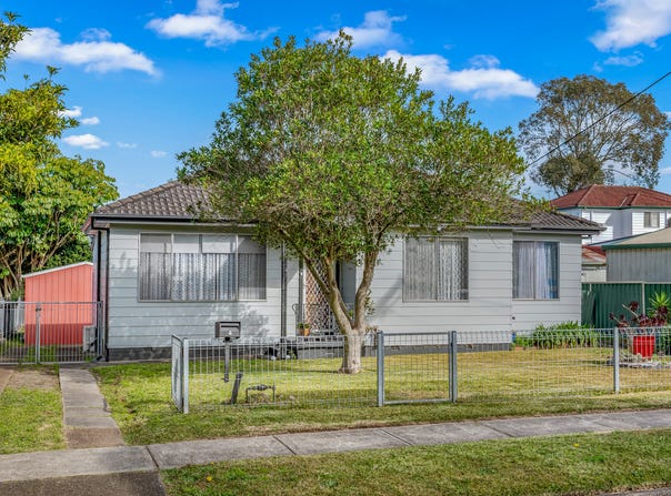 4 Akuna Avenue, Shortland, NSW 2307