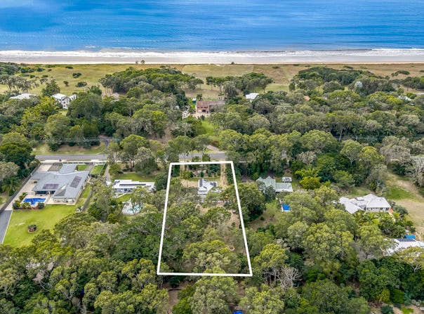 135 Sylvan Drive, Moore Park Beach, Qld 4670