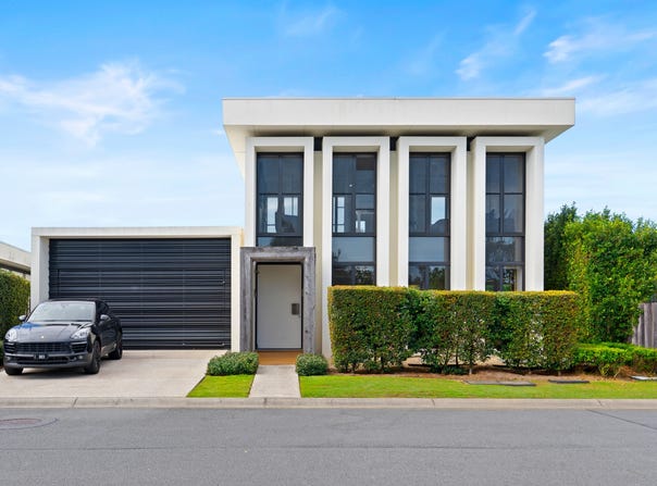 10 The Boulevarde, Benowa, Qld 4217
