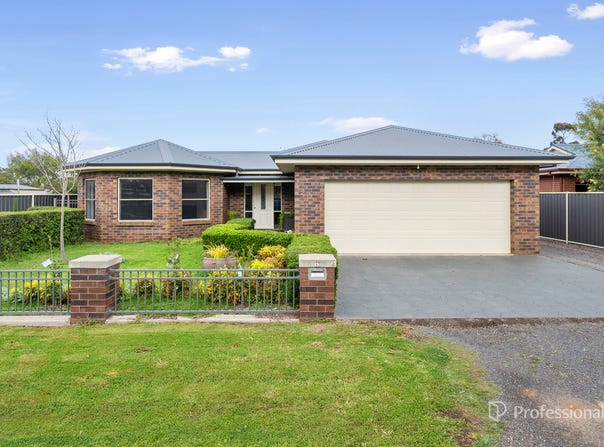 12 Simson Street, Carisbrook, Vic 3464
