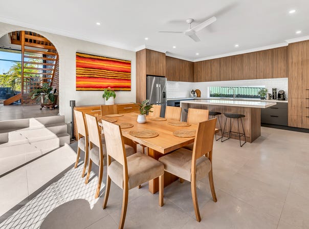 6 Banyan Court, Ashmore, Qld 4214