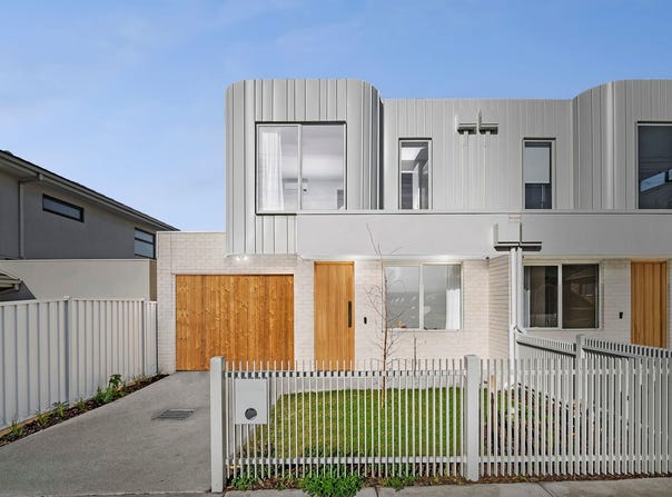 18a Loch Crescent, Strathmore, Vic 3041