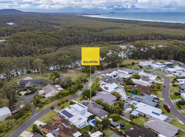 18 Tidal Crescent, Moonee Beach, NSW 2450