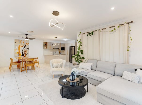 13 Girraween Crescent, Parkinson, Qld 4115