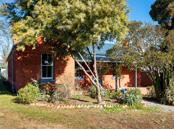 2 Pleasant Street, Castlemaine, Vic 3450