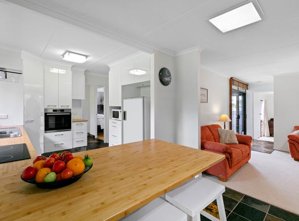 8 Lorinya Court, Battery Hill, Qld 4551