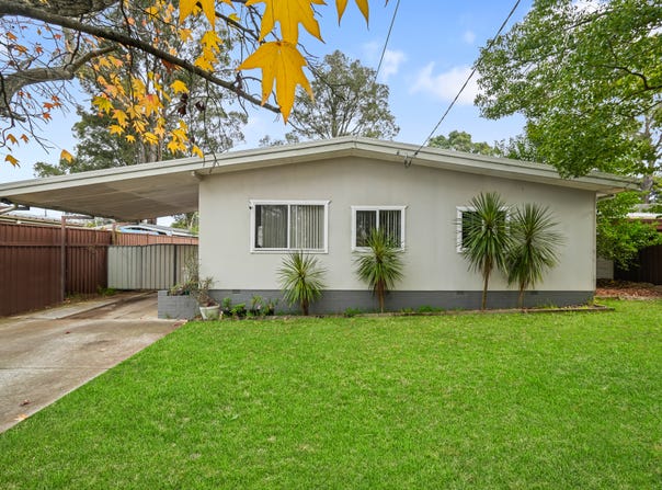 4 Melanesia Avenue, Lethbridge Park, NSW 2770