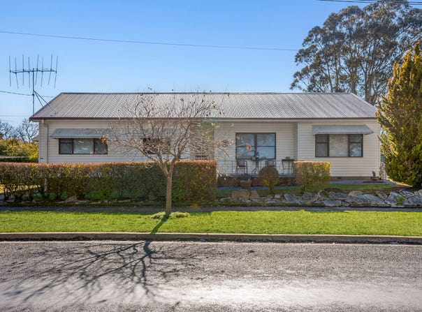 12 Crown Street, Crookwell, NSW 2583
