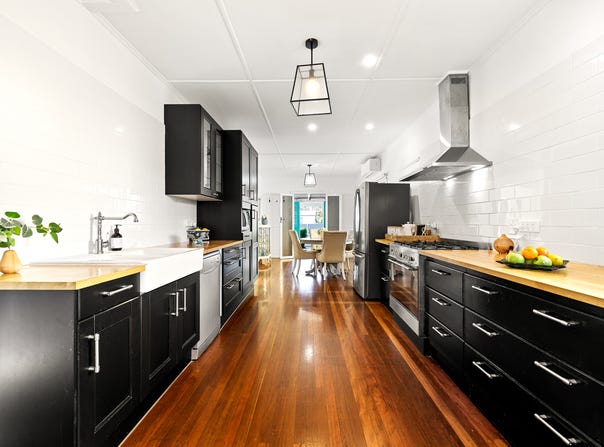 33 Knights Terrace, Margate, Qld 4019
