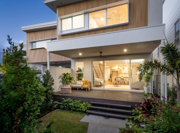 15 Chant Street, Broadbeach Waters, Qld 4218
