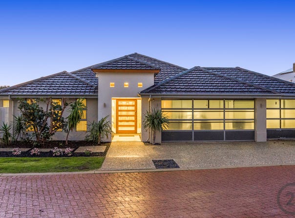 24 Honeymyrtle Grange, Halls Head, WA 6210